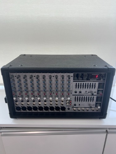 BEHRINGER PMX2000 - 파워드 믹서